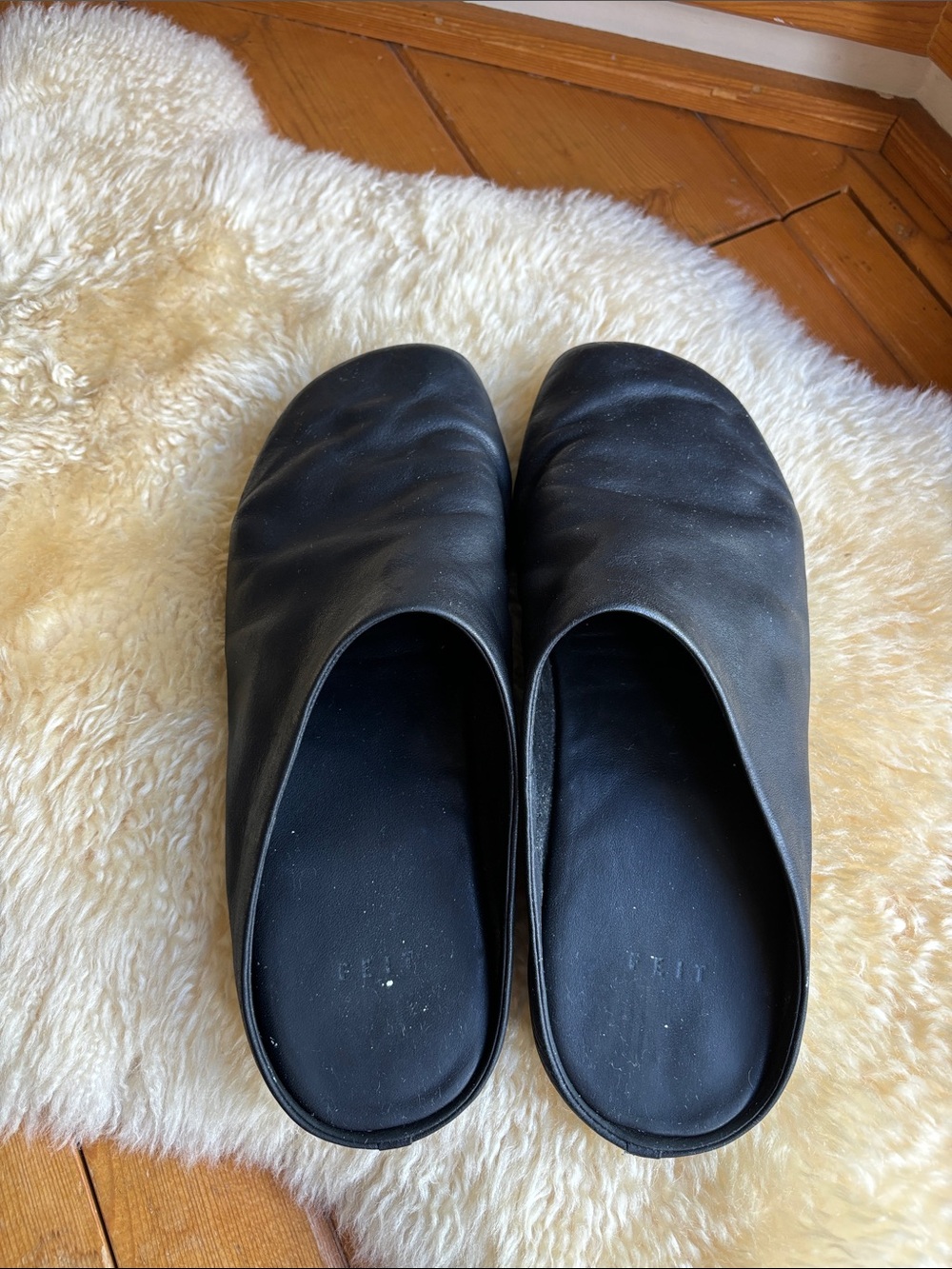 FEIT Minimalist Leather Slippers - Picture 5 of 12